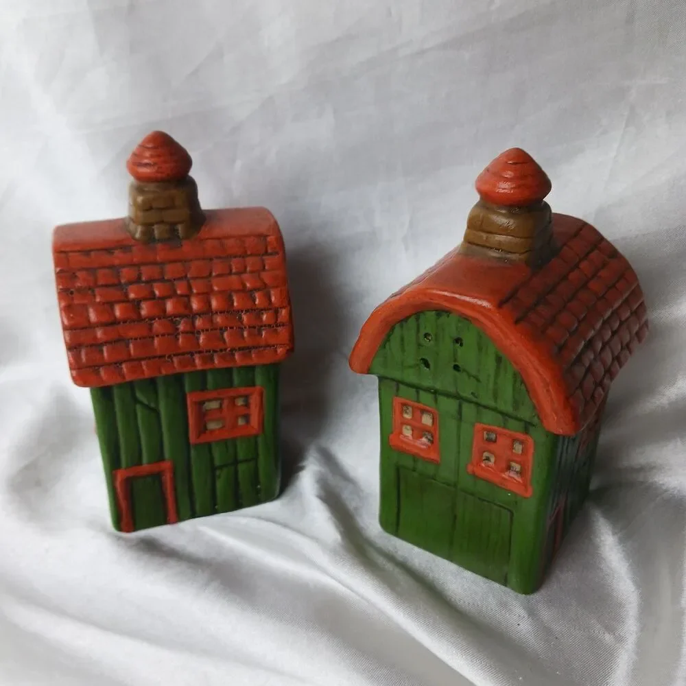 BARN CERAMIC SALT & PEPPER SHAKER SET